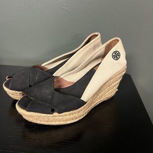 Tory Burch Filipa Espadrille Canvas Peep Toe Wedge Sandal Size 8.5 Black Beige